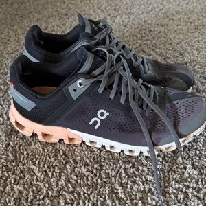 Women’s On Cloud shoes - 7.5